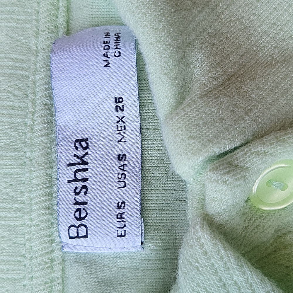Bershka Heart Detail Button Front Sleeveless Collared Crop Top, Size Small - Picture 5 of 8